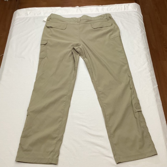 Bit & Bridle Womens XL/18 Cargo Pants Khaki Outdoor Hiking Utility New W/Tags - Picture 2 of 12
